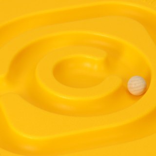 Żółta deska do balansowania z labiryntem – równoważnia sensoryczna dla dzieci