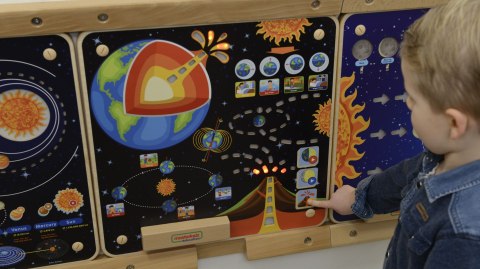 Drewniana tablica edukacyjna – Ziemia i kosmos Montessori