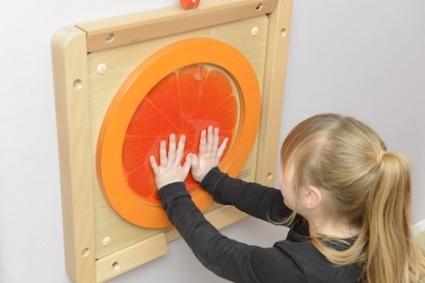 Drewniana tablica edukacyjna – sensoryczna pomarańcza Montessori