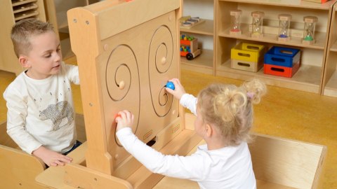 Drewniana tablica przesuwna – kształt motyla Montessori Drewniana tablica przesuwna – kształt motyla Montessori