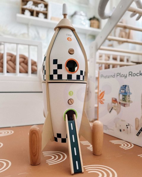Drewniana rakieta – domek dla dzieci z figurkami i akcesoriami Drewniana rakieta – domek dla dzieci z figurkami i akcesoriami