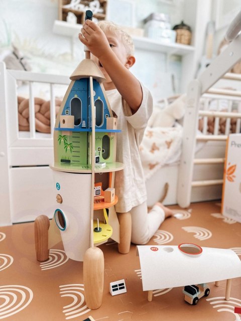 Drewniana rakieta – domek dla dzieci z figurkami i akcesoriami Drewniana rakieta – domek dla dzieci z figurkami i akcesoriami