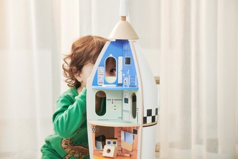 Drewniana rakieta – domek dla dzieci z figurkami i akcesoriami Drewniana rakieta – domek dla dzieci z figurkami i akcesoriami