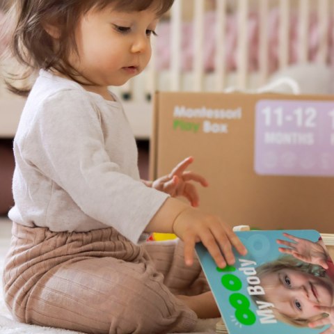 Drewniany edukacyjny box Montessori 5w1 – sensoryczna walizka dla niemowląt